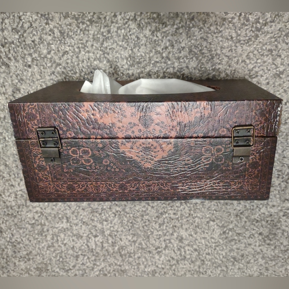 Olde-Worlde Tissue Box - Picture 7 of 16
